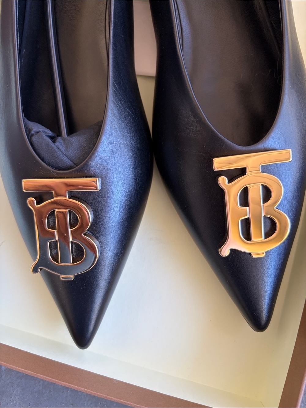 NWT Burberry Black Pointed Leather Flats with Gold TB Monogram size 37.5 - Picture 2 of 11